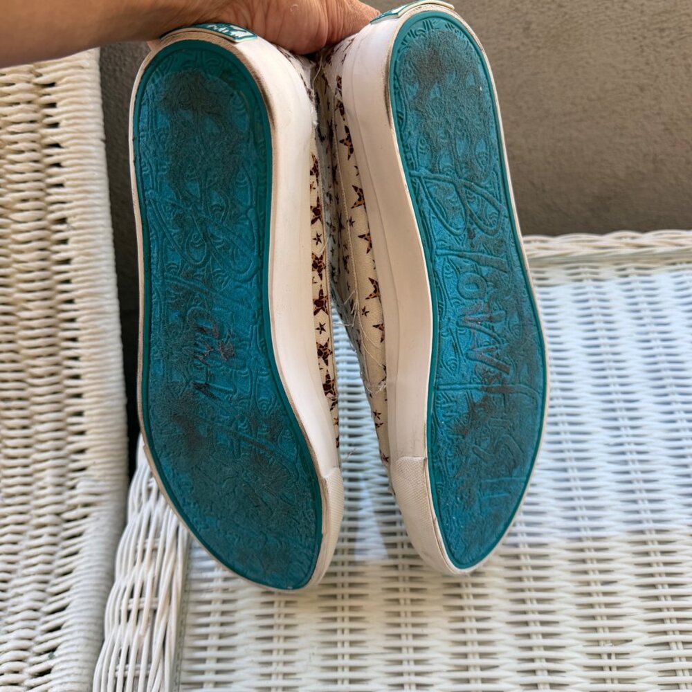 Blowfish Malibu Womens Star Print Sneakers Size 9.5 Casual Canvas Slip-On Shoes - Picture 7 of 7